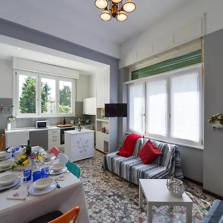 Dom wakacyjny Your Dream On Maggiore: Historic House E Private Jacuzzi *