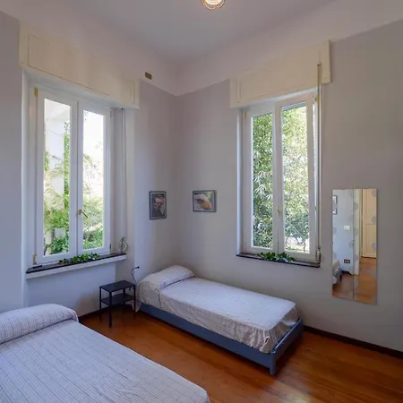 Your Dream On Maggiore: Historic House E Private Jacuzzi Dom wakacyjny