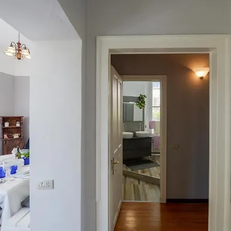 Your Dream On Maggiore: Historic House E Private Jacuzzi Dom wakacyjny