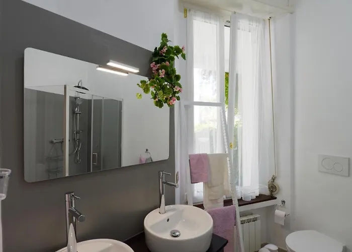 Дом отдыха Your Dream On Maggiore: Historic House E Private Jacuzzi