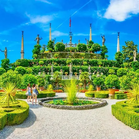 Your Dream On Maggiore: Historic House E Private Jacuzzi 別荘 ストレーザ