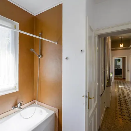 別荘 Your Dream On Maggiore: Historic House E Private Jacuzzi *