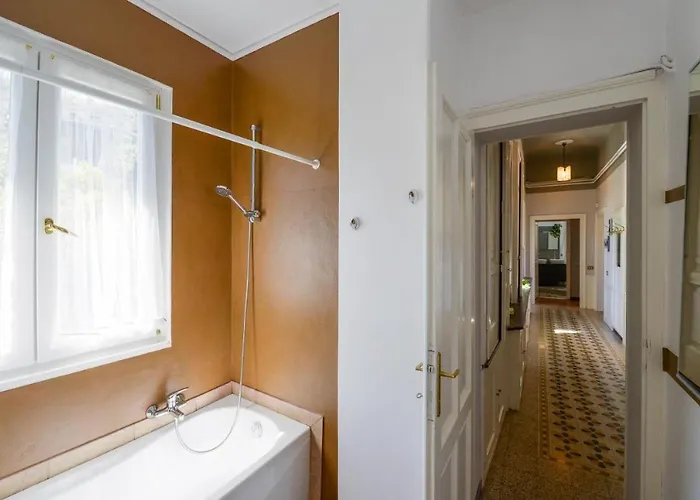 Dom wakacyjny Your Dream On Maggiore: Historic House E Private Jacuzzi *