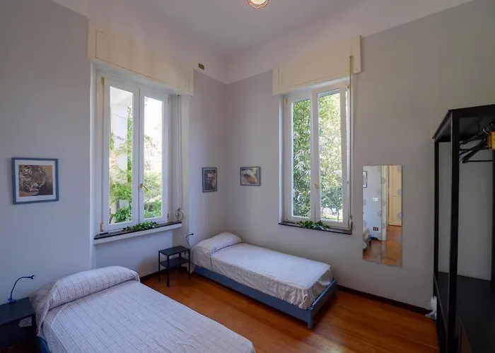 Your Dream On Maggiore: Historic House E Private Jacuzzi Dom wakacyjny